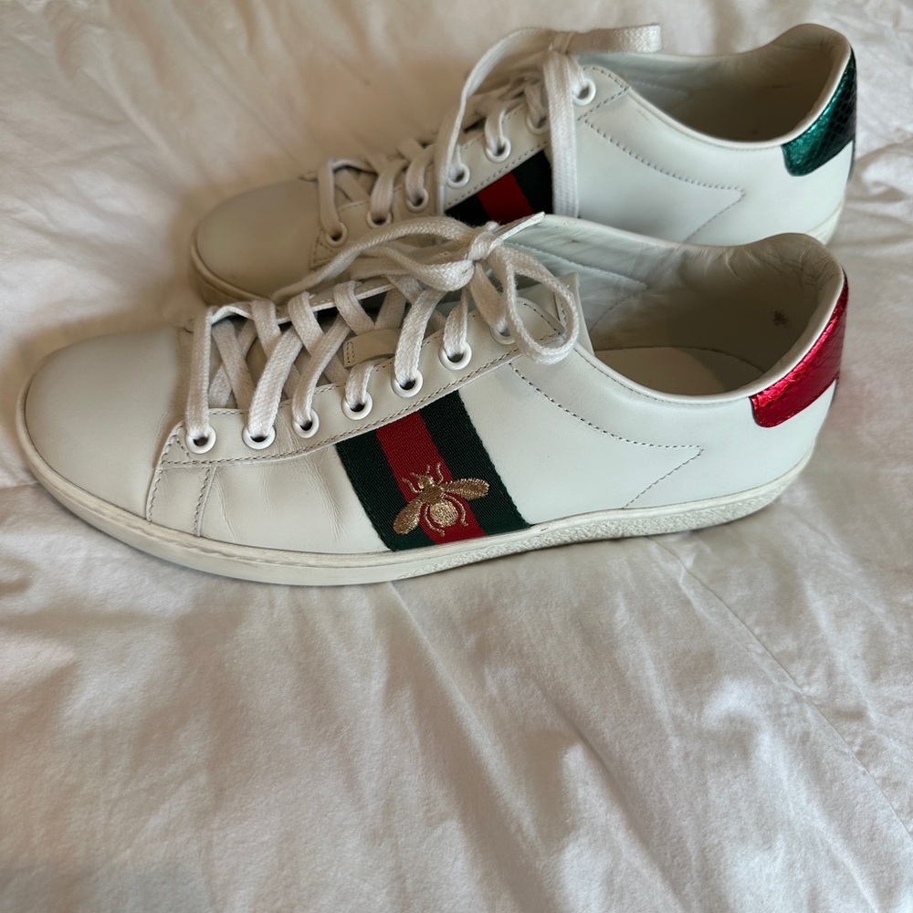 Gucci White Leather Men's Sneakers with Red and Green Accent - Picture 4 of 10